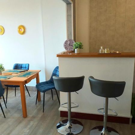 בורז'ה La Tour De Beurre- Appartement Lumineux Et Spacieux מראה חיצוני תמונה