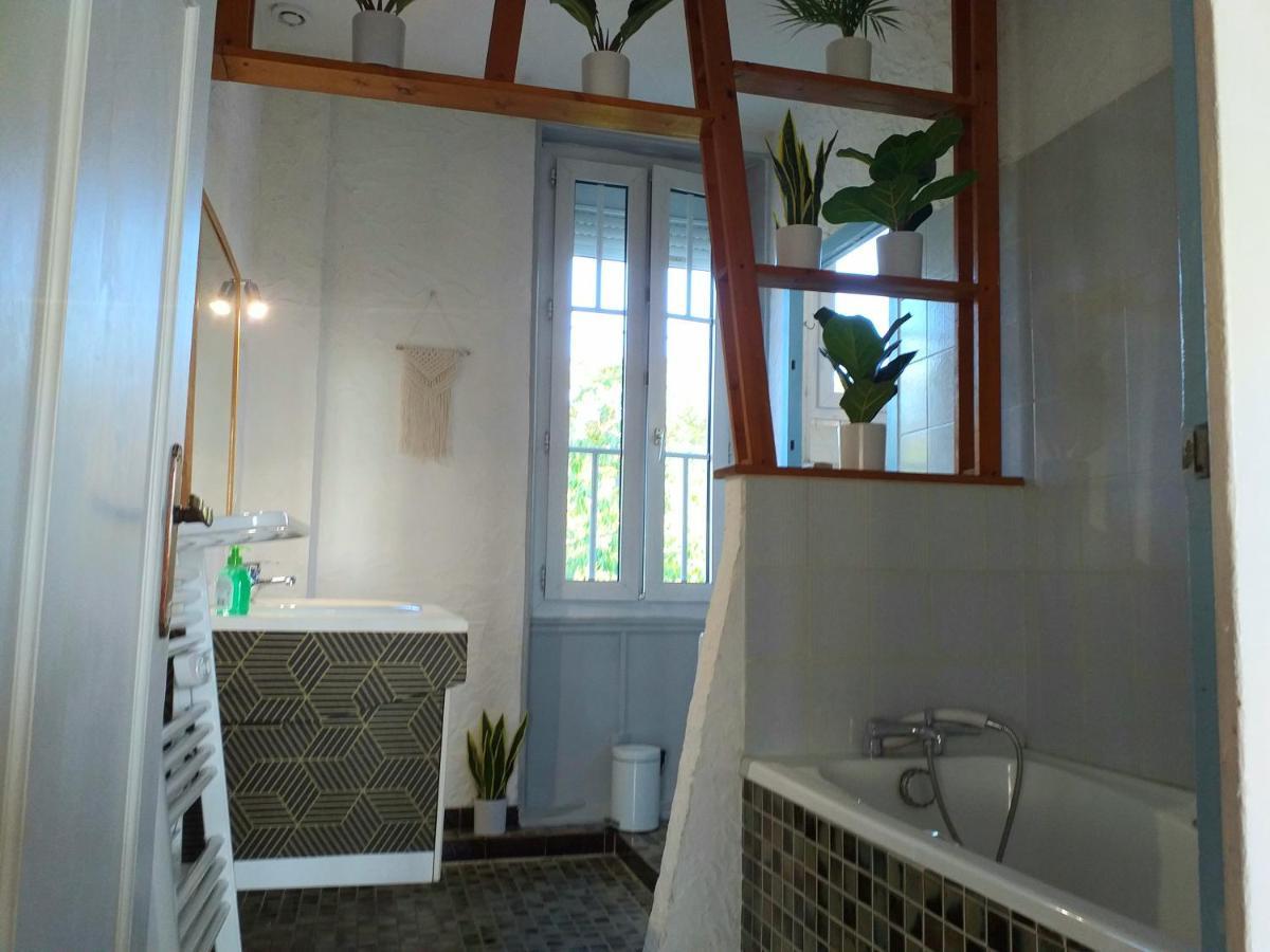 בורז'ה La Tour De Beurre- Appartement Lumineux Et Spacieux מראה חיצוני תמונה