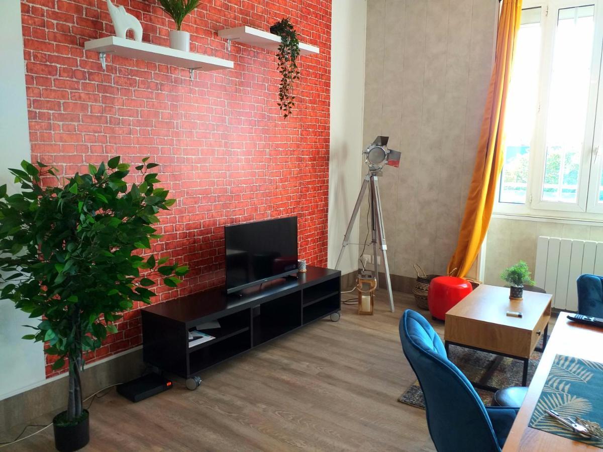 בורז'ה La Tour De Beurre- Appartement Lumineux Et Spacieux מראה חיצוני תמונה